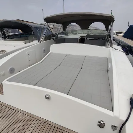 Luxurious Caprie Italia Boat With Breathtaking Ocean Views Semesterbostad *