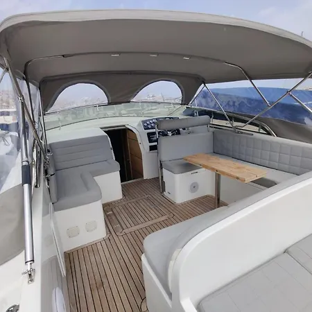 Luxurious Caprie Italia Boat With Breathtaking Ocean Views Semesterbostad *