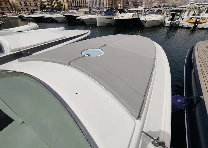 בית נופש Luxurious Caprie Italia Boat With Breathtaking Ocean Views